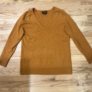Tahari cashmere sweater